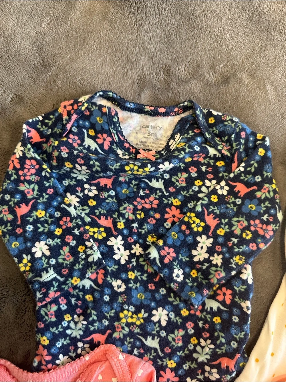 Carter’s bodysuits - set of 4